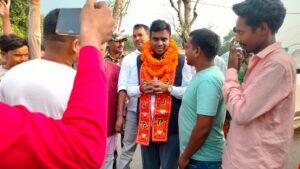 क्षेत्र का भ्रमण कर भारतीय जनता पार्टी के विधायक प्रत्याशी आलोक कुमार चौरसिया और उनके समर्थकों द्वारा ग्रामीणों से किया गया सीधा संपर्क
