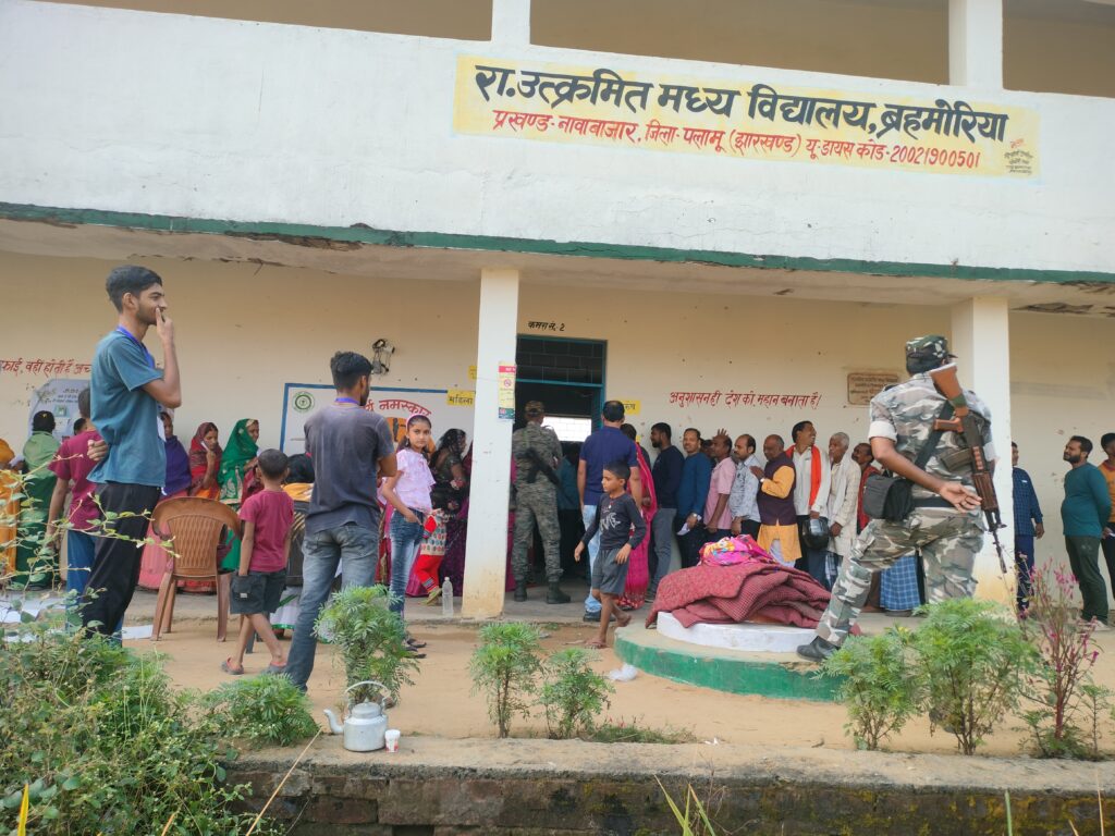 नावा बाजार:झारखंड में विधानसभा चुनाव मतदान शांतिपूर्ण सम्पन्न, ग्रामीण इलाकों में वोटरों में दिखा उत्साह नावा बाजार:झारखंड में विधानसभा चुनाव मतदान शांतिपूर्ण सम्पन्न, ग्रामीण इलाकों में वोटरों में दिखा उत्साह