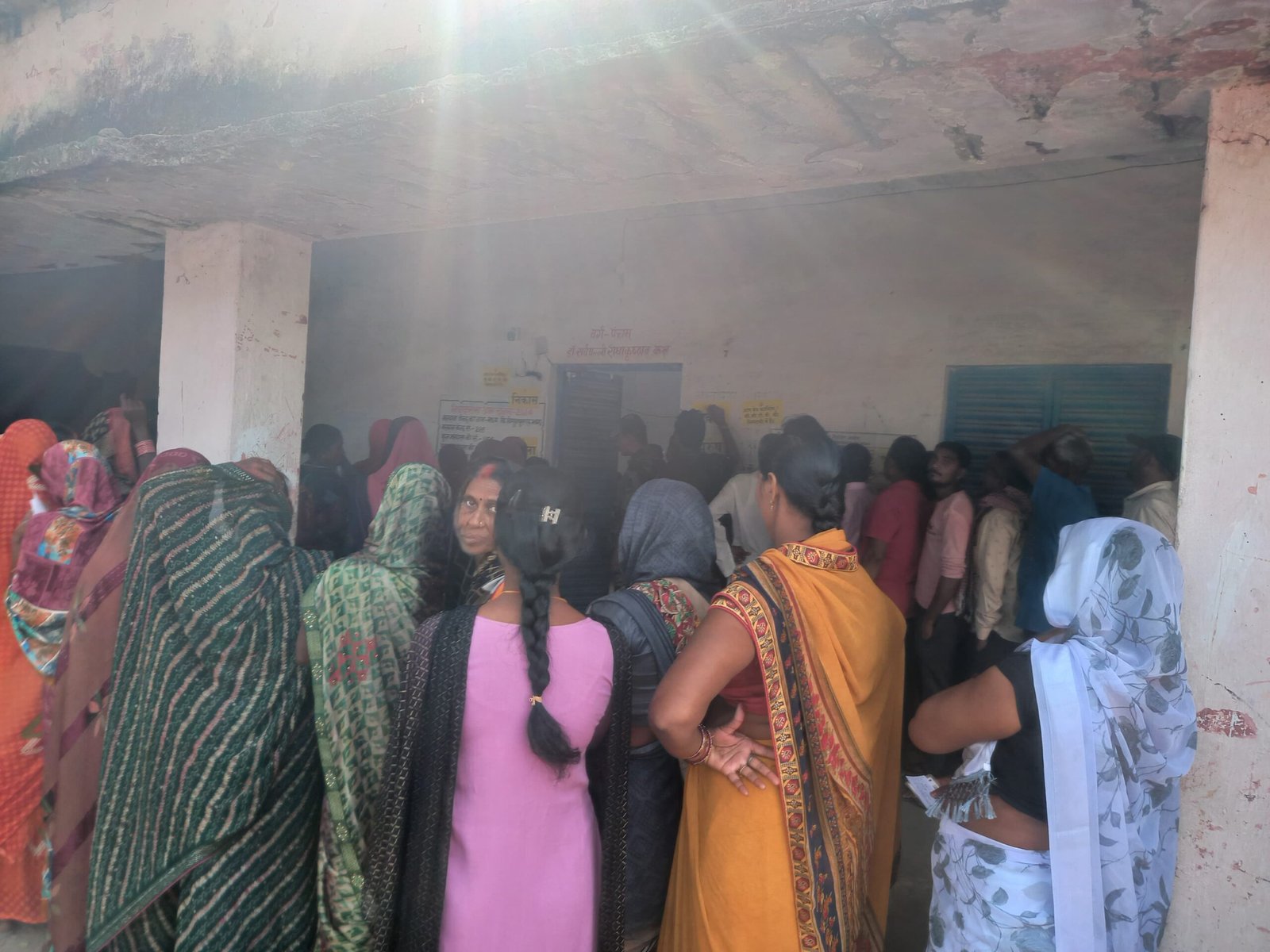 बिशुनपुरा प्रखंड में 32 मतदान केंद्रों पर शांतिपूर्ण मतदान सम्पन्न, मतदाताओं में दिखा उत्साह बिशुनपुरा प्रखंड में 32 मतदान केंद्रों पर शांतिपूर्ण मतदान सम्पन्न, मतदाताओं में दिखा उत्साह