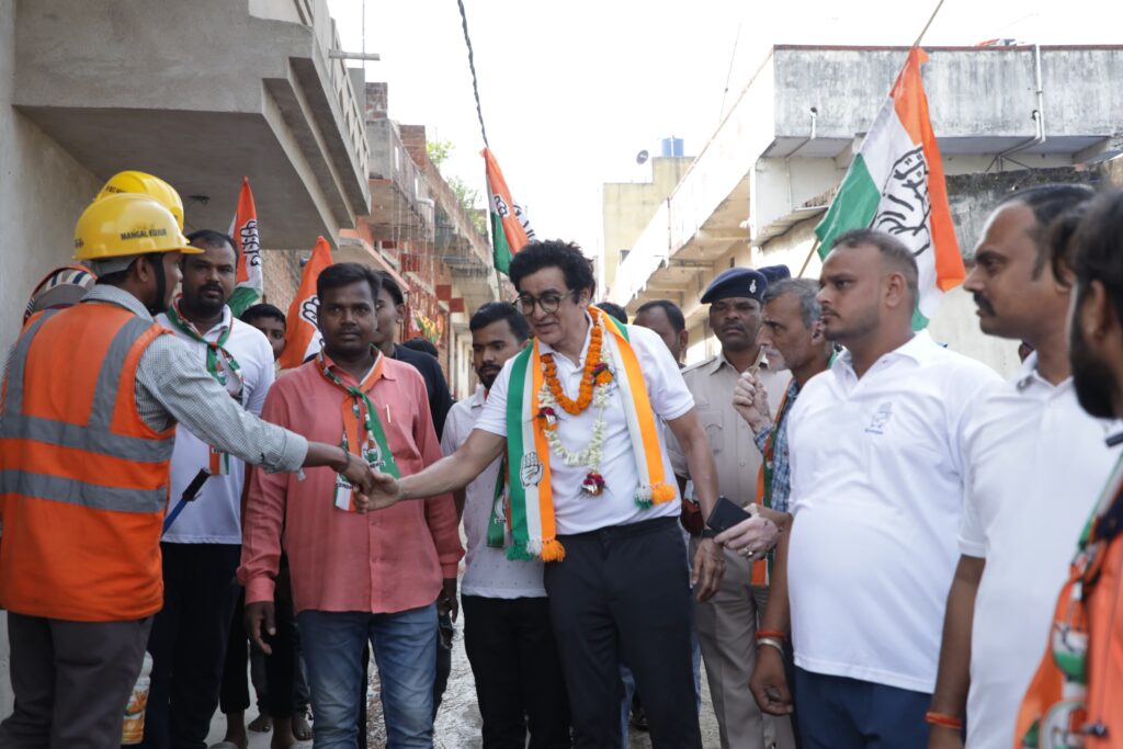 डॉ अजय ने गोलमुरी,भूईंयाडीह तारकंपनी में चलाया जनसम्पर्क अभियान डॉ अजय ने गोलमुरी,भूईंयाडीह तारकंपनी में चलाया जनसम्पर्क अभियान