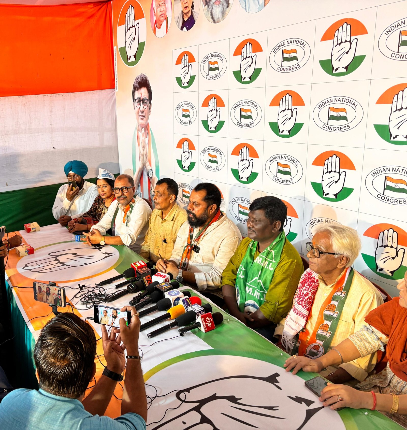 रघुवर ने जनता के साथ किया वादा खिलाफी ,मजदूरों का नहीं दिया साथ:आनंद बिहारी दुबे रघुवर ने जनता के साथ किया वादा खिलाफी ,मजदूरों का नहीं दिया साथ:आनंद बिहारी दुबे