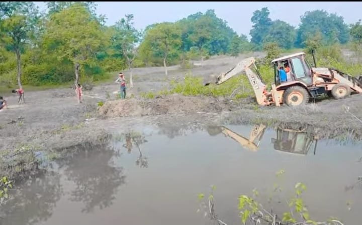 नारायण नदी छठ घाट का ग्रामीणों द्वारा किया गया साफ सफाई