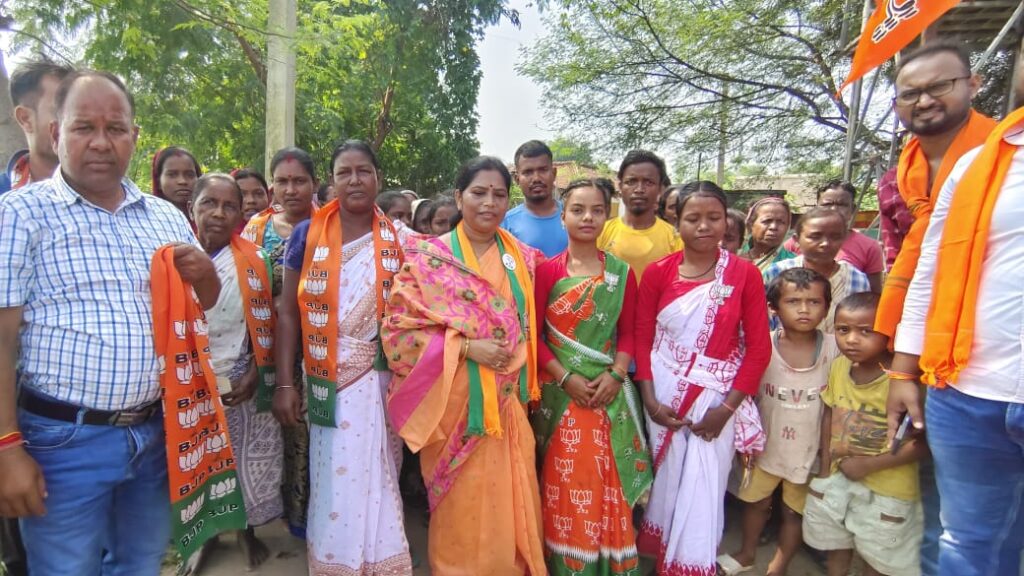 मीरा मुंडा को पोटका के हर क्षेत्र से मिल रहा समर्थन मीरा मुंडा को पोटका के हर क्षेत्र से मिल रहा समर्थन