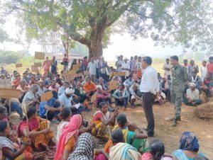 प्रशासन के प्रयास ,ग्रामीणों ने फिर से किया वोट का बहिष्कार