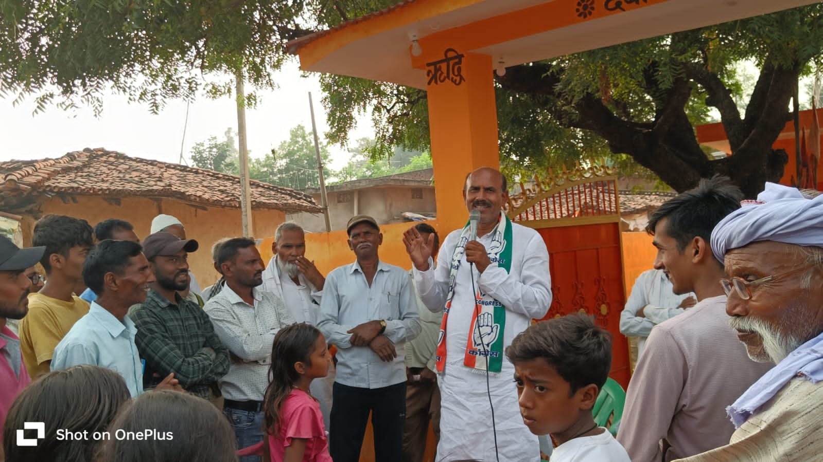 क्षेत्र भ्रमण पर निकले के एन त्रिपाठी ने कहा मनुष्य अपनी भाग्य विधाता स्वयं होता है। क्षेत्र भ्रमण पर निकले के एन त्रिपाठी ने कहा मनुष्य अपनी भाग्य विधाता स्वयं होता है।