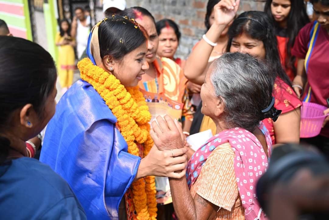 छठ महापर्व पर भाजपा प्रत्याशी पूर्णिमा साहू ग़रीब गुरबा से मिलीं छठ महापर्व पर भाजपा प्रत्याशी पूर्णिमा साहू ग़रीब गुरबा से मिलीं