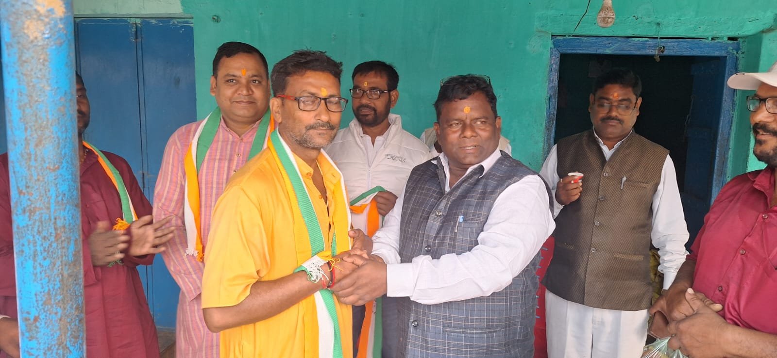 हेमंत सरकार की जनहितकारी योजनाओं से प्रभावित हो कर प्रसिद्ध व्यवसाय पुत्र समेत कई लोगों ने कांग्रेस का थामा दामन हेमंत सरकार की जनहितकारी योजनाओं से प्रभावित हो कर प्रसिद्ध व्यवसाय पुत्र समेत कई लोगों ने कांग्रेस का थामा दामन