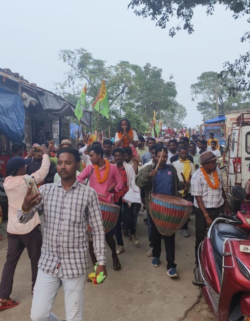 देवेन्द्र नाथ महतो विभिन्न पंचायतों में चलाया जन संपर्क अभियान देवेन्द्र नाथ महतो विभिन्न पंचायतों में चलाया जन संपर्क अभियान