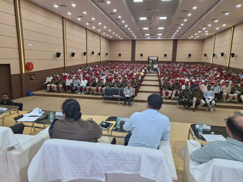 विधानसभा चुनाव को लेकर डीसी-एसपी ने सभी प्रेक्षकों की मौजूदगी में सेक्टर पदाधिकारियों संग बैठक की विधानसभा चुनाव को लेकर डीसी-एसपी ने सभी प्रेक्षकों की मौजूदगी में सेक्टर पदाधिकारियों संग बैठक की