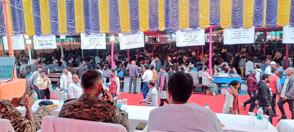 मतदान कर्मियों को संपन्न कराने हेतु मतदान केंद्रों पर किया गया रवाना मतदान कर्मियों को संपन्न कराने हेतु मतदान केंद्रों पर किया गया रवाना