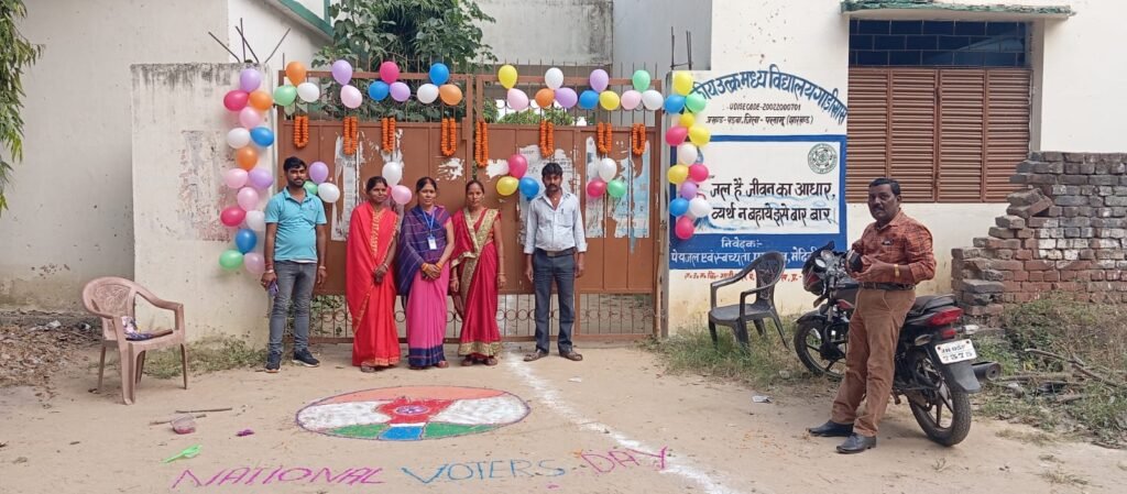 बूथों के लिये रवाना हुए कर्मी,जिला निर्वाचन पदाधिकारी ने सभी को किया ब्रीफिंग बूथों के लिये रवाना हुए कर्मी,जिला निर्वाचन पदाधिकारी ने सभी को किया ब्रीफिंग