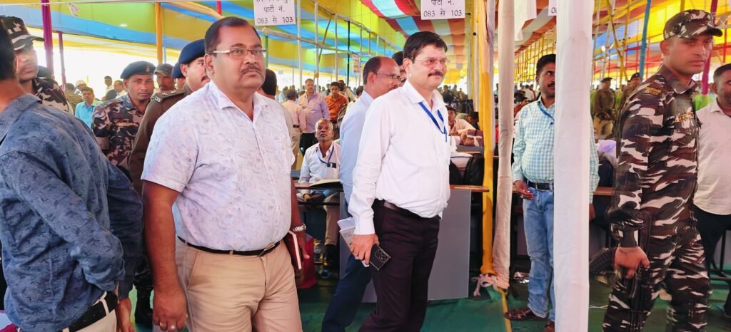 निर्भिकता के साथ स्वतंत्र, निष्पक्ष मतदान के लिए मतदानकर्मियों का किया उत्साहवर्धन निर्भिकता के साथ स्वतंत्र, निष्पक्ष मतदान के लिए मतदानकर्मियों का किया उत्साहवर्धन
