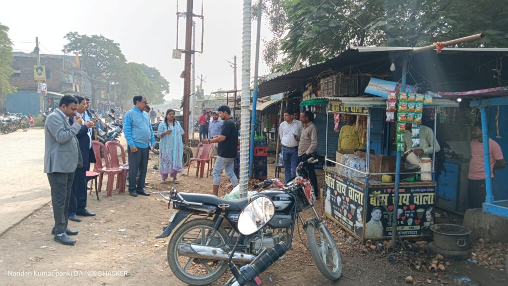 जिला निर्वाचन पदाधिकारी ने पांकी विधानसभा के विभिन्न बूथों का किया निरीक्षण जिला निर्वाचन पदाधिकारी ने पांकी विधानसभा के विभिन्न बूथों का किया निरीक्षण