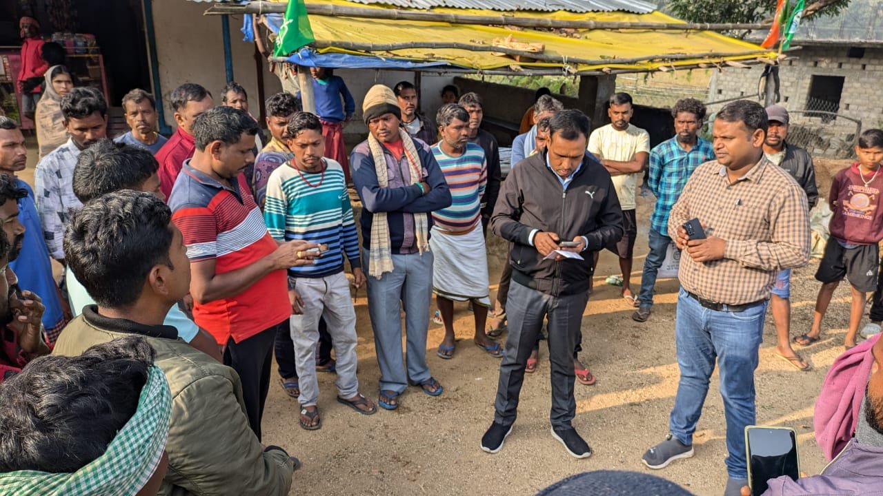 कसपोडिया ग्राम के ग्रामीणों ने वोट का किया था बहिष्कार, बीडीओ की पहल से एक घंटा बाद शुरू कसपोडिया ग्राम के ग्रामीणों ने वोट का किया था बहिष्कार, बीडीओ की पहल से एक घंटा बाद शुरू