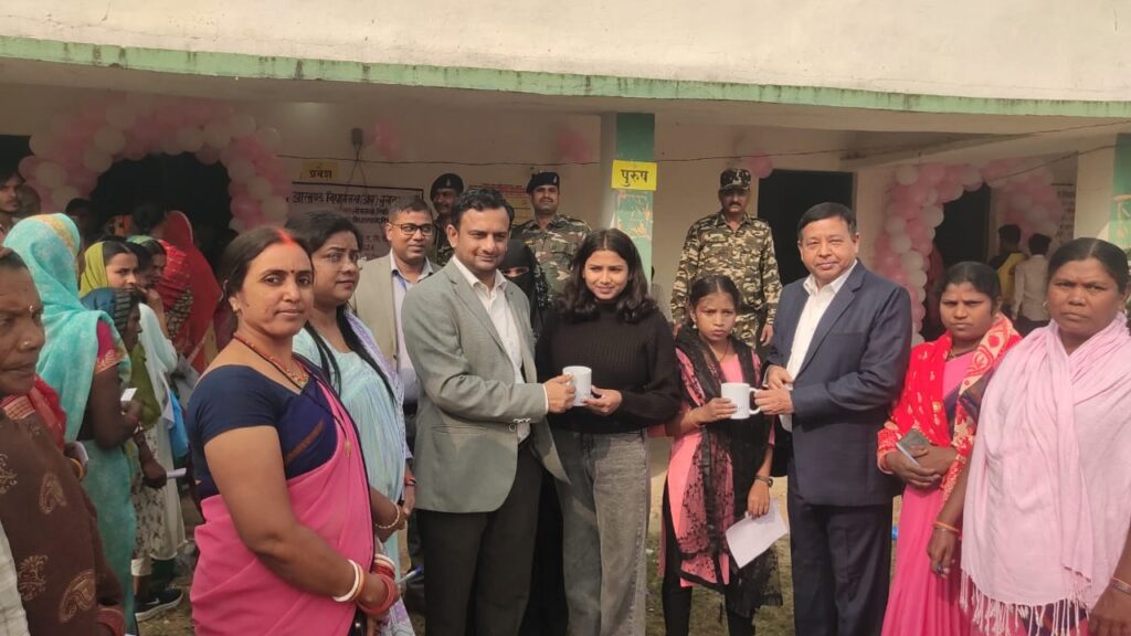 जिला निर्वाचन पदाधिकारी ने पांकी विधानसभा के विभिन्न बूथों का किया निरीक्षण जिला निर्वाचन पदाधिकारी ने पांकी विधानसभा के विभिन्न बूथों का किया निरीक्षण