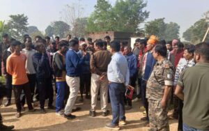 गुमला:बूथ संख्या 139 पर चुगलू और पड़की टोली के ग्रामीणों ने किया चुनाव का बहिष्कार