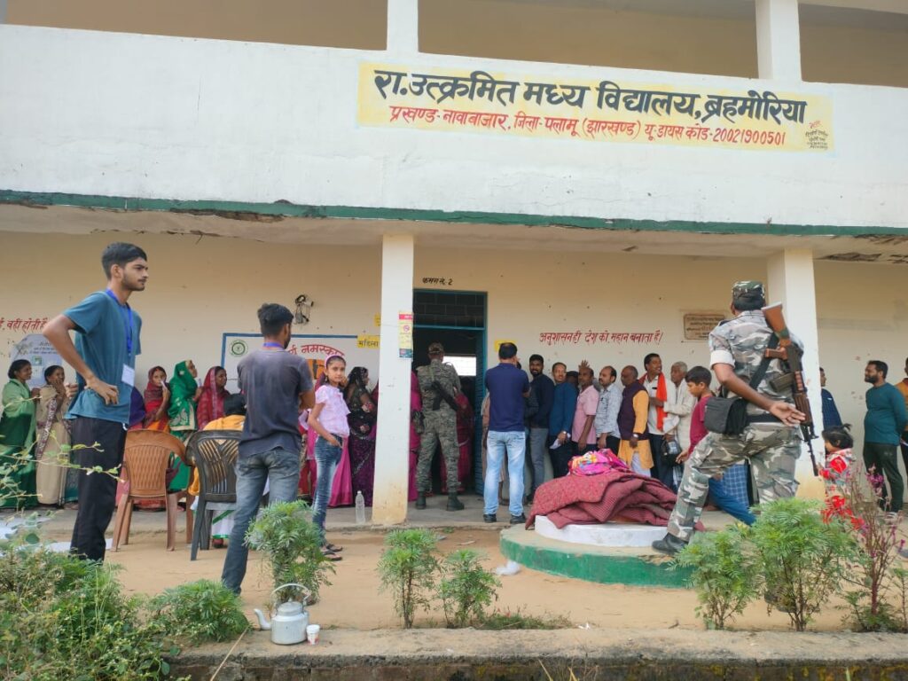 पलामू में हुआ शांति पूर्ण वोटिंग संपन्न,महिलाओं और पुरुषों में काफी उत्साह पलामू में हुआ शांति पूर्ण वोटिंग संपन्न,महिलाओं और पुरुषों में काफी उत्साह