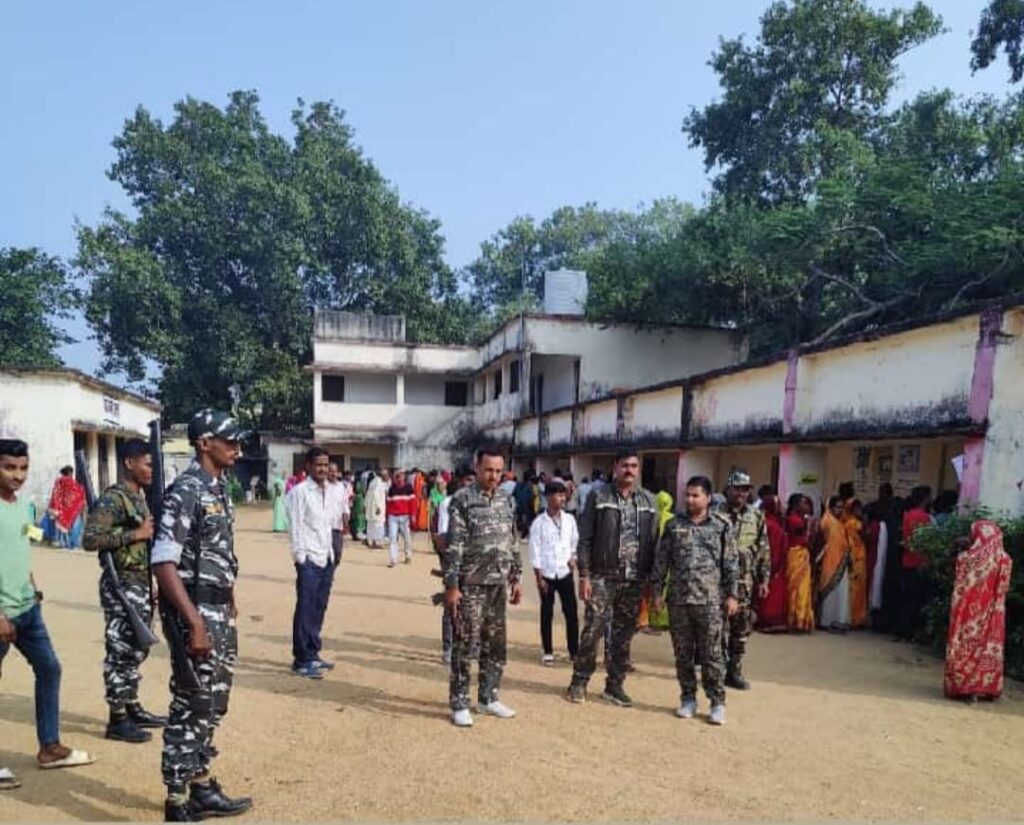 पलामू में हुआ शांति पूर्ण वोटिंग संपन्न,महिलाओं और पुरुषों में काफी उत्साह पलामू में हुआ शांति पूर्ण वोटिंग संपन्न,महिलाओं और पुरुषों में काफी उत्साह