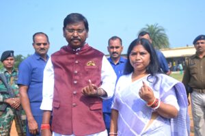 झारखंड के पूर्व मुख्यमंत्री अर्जुन मुंडा एवं पोटका पपत्नी डॉ मीरा मुंडा