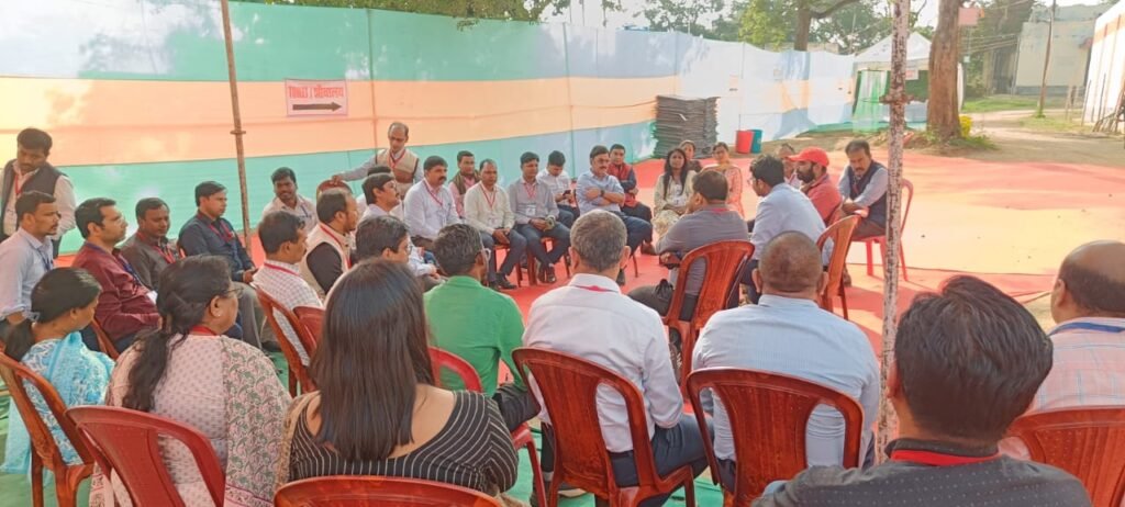 पॉलिटेक्निक कॉलेज स्थित ब्रज गृह एवं मतगणना केंद्र का जिला निर्वाचन पदाधिकारी ने किया जायजा