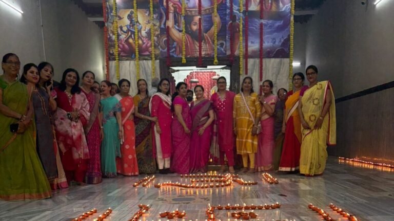माहेश्वरी महिला समिति ने मनाया लक्ष्मी नारायण मंदिर में देव दीपावली माहेश्वरी महिला समिति ने मनाया लक्ष्मी नारायण मंदिर में देव दीपावली