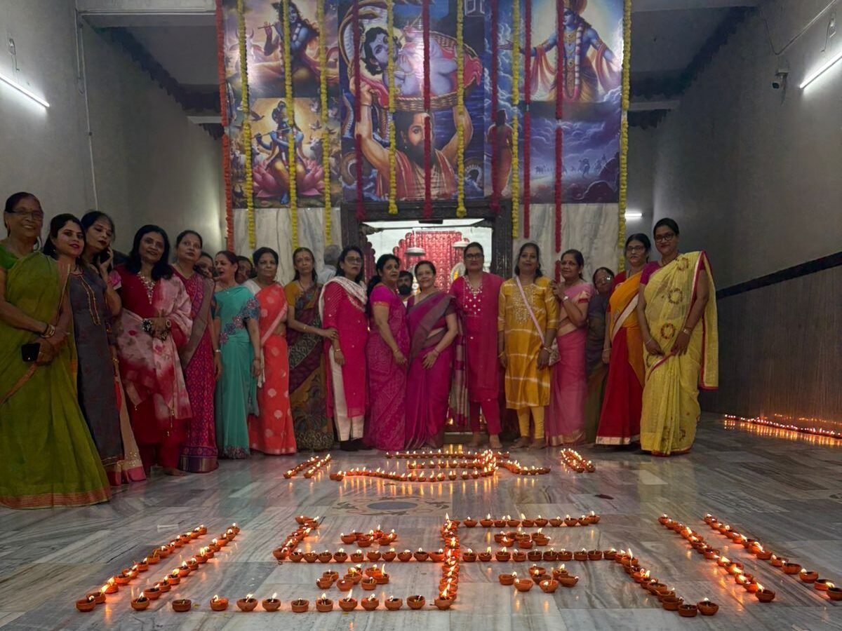 माहेश्वरी महिला समिति ने मनाया लक्ष्मी नारायण मंदिर में देव दीपावली माहेश्वरी महिला समिति ने मनाया लक्ष्मी नारायण मंदिर में देव दीपावली