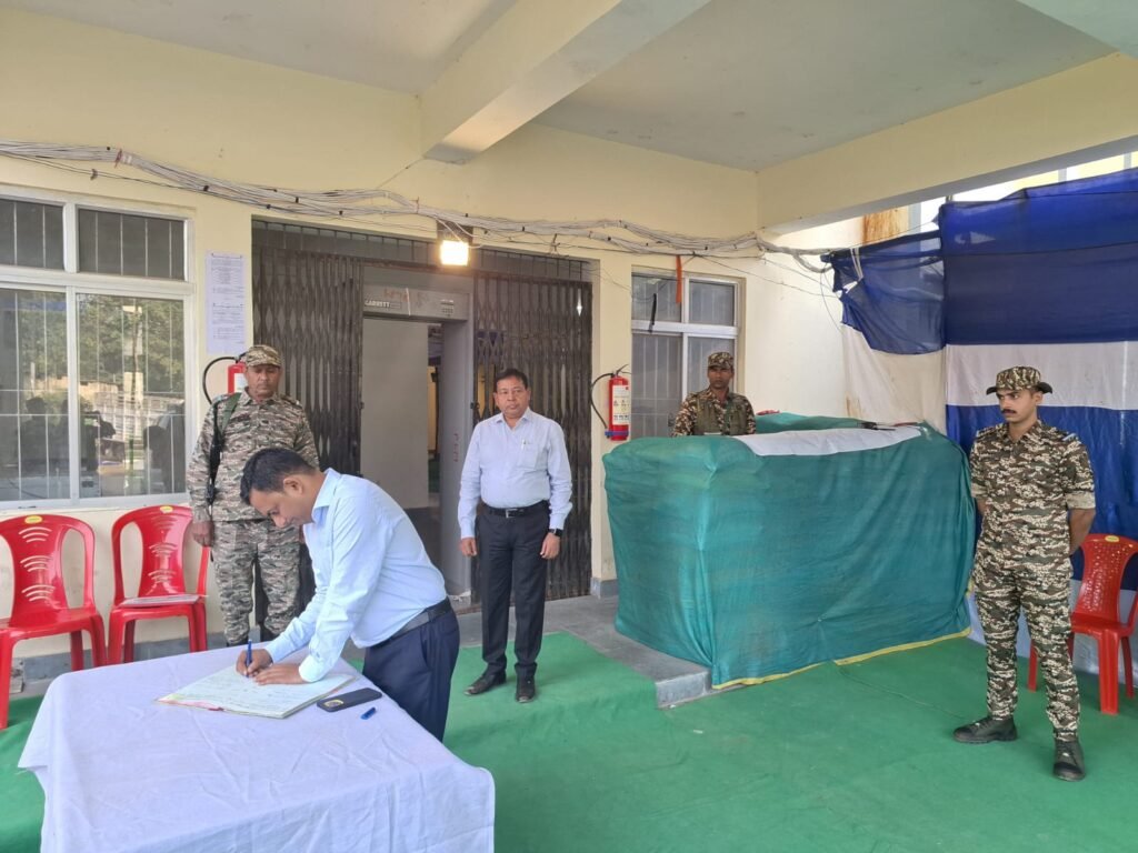 23 नवंबर को मतगणना करने वाले कर्मियों को दिया गया प्रशिक्षण 23 नवंबर को मतगणना करने वाले कर्मियों को दिया गया प्रशिक्षण