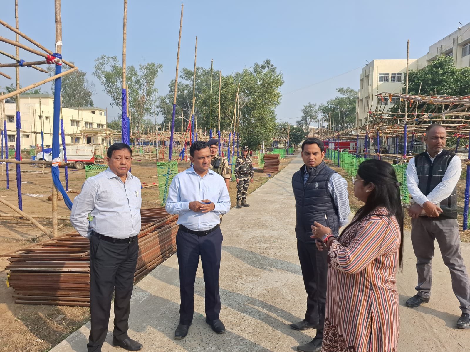 जिला निर्वाचन पदाधिकारी ने मतगणना केंद्र का किया निरीक्षण