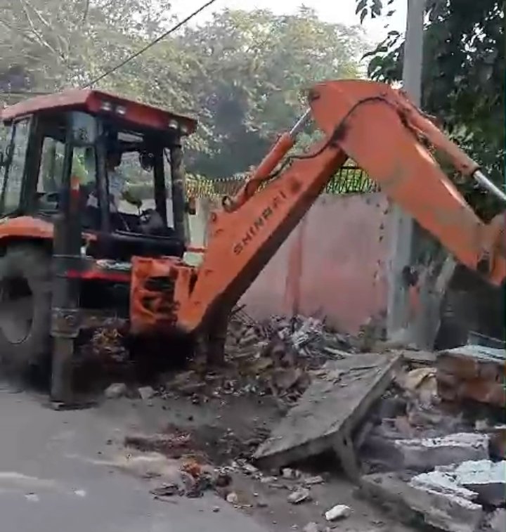 नगर आयुक्त के निर्देश पर सिँचाई विभाग कॉलोनी में चलाया गया अतिक्रमण हटाओ अभियान नगर आयुक्त के निर्देश पर सिँचाई विभाग कॉलोनी में चलाया गया अतिक्रमण हटाओ अभियान