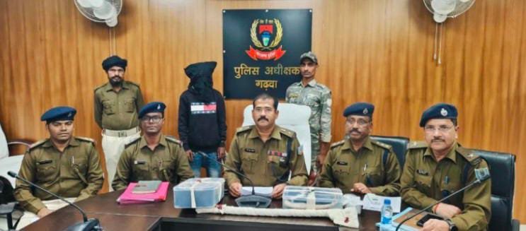 गर्लफ्रेंड के चक्कर में दोस्त ने की दोस्त की हत्या गर्लफ्रेंड के चक्कर में दोस्त ने की दोस्त की हत्या