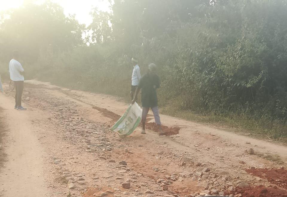 टेक्कर गॉड द्वारा सड़क निर्माण:वन विभाग की भूमिका पर सवाल टेक्कर गॉड द्वारा सड़क निर्माण:वन विभाग की भूमिका पर सवाल