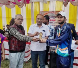 हरिमोहन सिंह मुंगेर विश्वविद्यालय डीएसडब्ल्यू डॉ भवेश चन्द्र पाण्डेय के हाथों सम्मानित हुए
