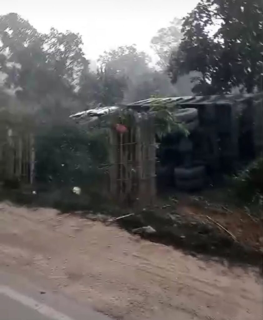 अज्ञात अपराधियों ने की गोलीबारी,हाइवा चालक हुआ घायल,हाइवा पल्टी