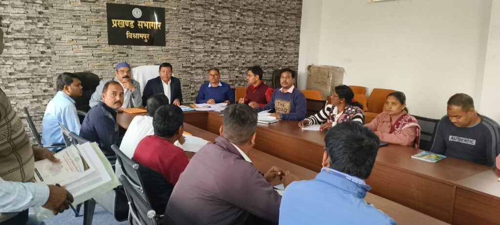 डीडीसी ने विश्रामपुर प्रखंड का किया निरीक्षण,प्रखंड कार्यालय में बैठक कर विभिन्न योजनाओं की समीक्षा की 