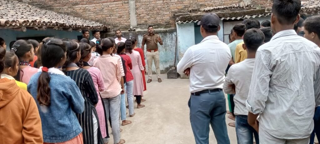 बाल विवाह रोक-थाम को लेकर थाना प्रभारी के नेतृत्व मे बच्चों को किया गया जागरूक बाल विवाह रोक-थाम को लेकर थाना प्रभारी के नेतृत्व मे बच्चों को किया गया जागरूक