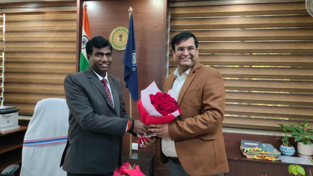 मंजूनाथ भजंत्री ने संभाला उपायुक्त रांची का पदभार,वरुण रंजन ने सौंपा पदभार, दी शुभकामनाएं
