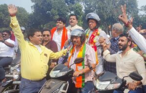 सरयू राय दोपहिया पर सवार होकर भ्रमण किये,लोगों का जताया आभार