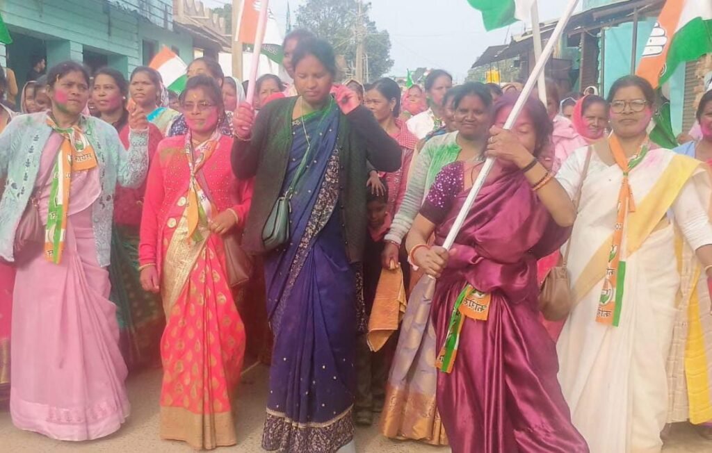 महुआडांड़: कांग्रेस प्रत्याशी की जीत पर निकाली गई भव्य विजय जुलूस महुआडांड़: कांग्रेस प्रत्याशी की जीत पर निकाली गई भव्य विजय जुलूस