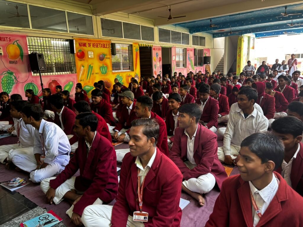 विद्यालय में विशेष सत्र: करियर काउंसलिंग का सफल आयोजन विद्यालय में विशेष सत्र: करियर काउंसलिंग का सफल आयोजन