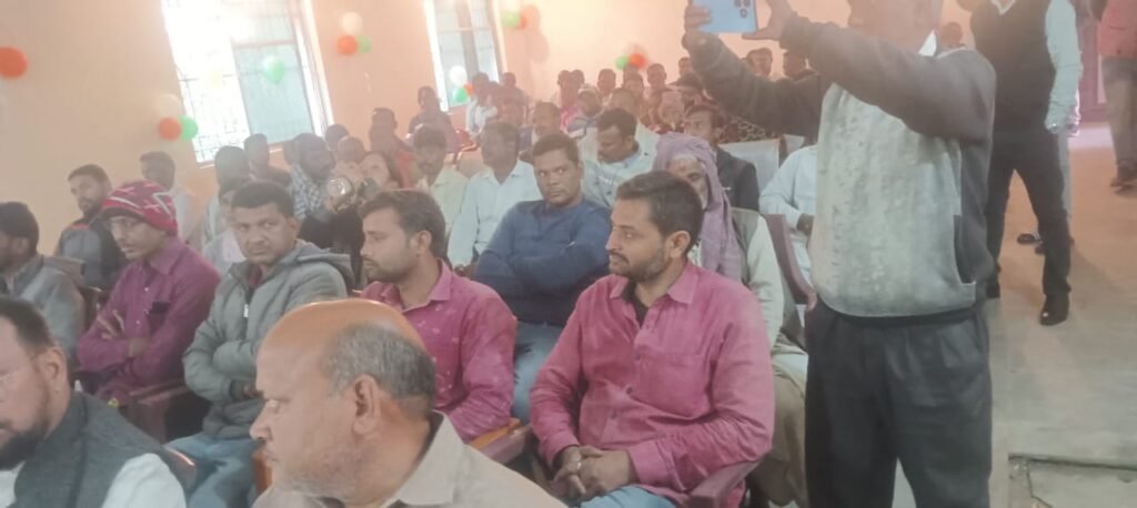 मनिका:अंचल पदाधिकारी को दी गई भावभीनी विदाई।