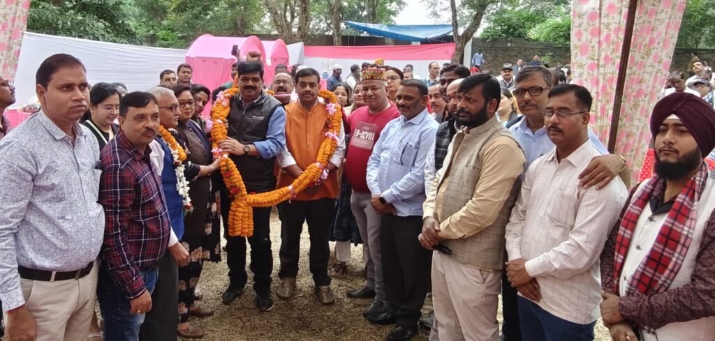 ट्रिम लाइन का अभिनंदन समारोह आयोजित ट्रिम लाइन का अभिनंदन समारोह आयोजित