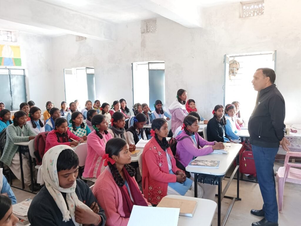 शिक्षकों को एक्शन प्लान एवं परीक्षा परिणाम बेहतर बनाने के लिए दिए निर्देश:दिनेश कुमार प्रखंड विकास पदाधिकारी