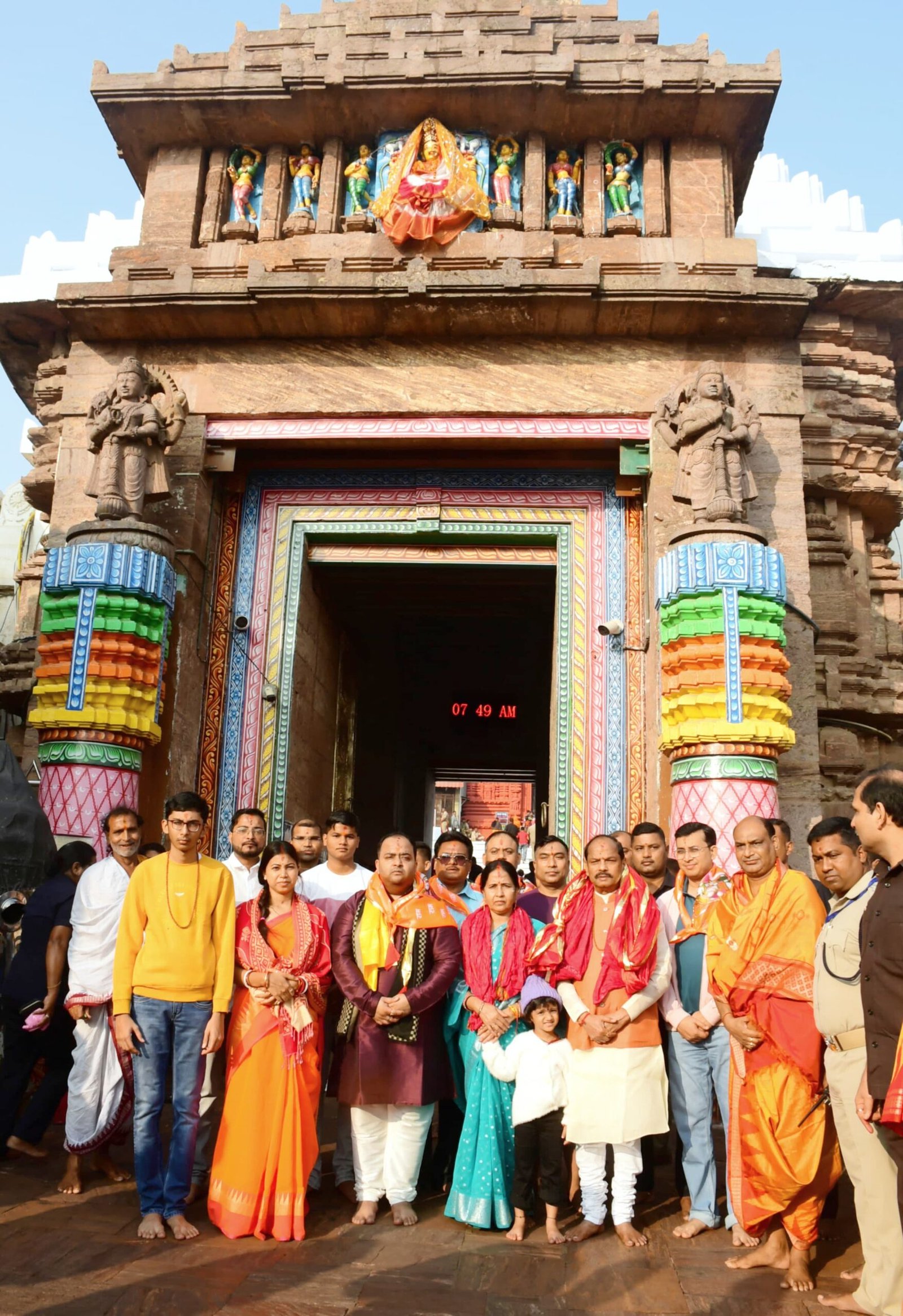 विधायक पूर्णिमा साहू परिवार संग पहुंची पुरीधाम विधायक पूर्णिमा साहू परिवार संग पहुंची पुरीधाम