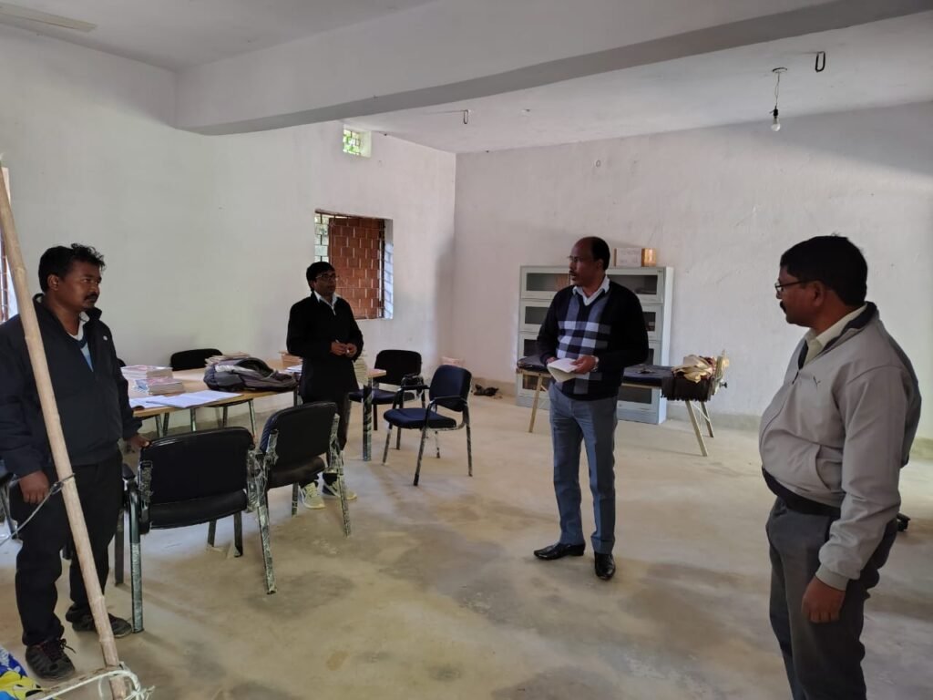 आवासीय विद्यालयों में शिक्षण व्यवस्था की हकीकत जानने पहुंचे आयुक्त के सचिव-सह-उप निदेशक कल्याण आवासीय विद्यालयों में शिक्षण व्यवस्था की हकीकत जानने पहुंचे आयुक्त के सचिव-सह-उप निदेशक कल्याण