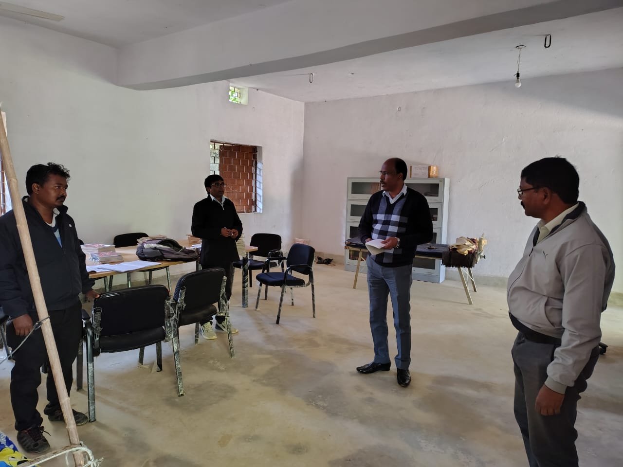 आवासीय विद्यालयों में शिक्षण व्यवस्था की हकीकत जानने पहुंचे आयुक्त के सचिव-सह-उप निदेशक कल्याण आवासीय विद्यालयों में शिक्षण व्यवस्था की हकीकत जानने पहुंचे आयुक्त के सचिव-सह-उप निदेशक कल्याण
