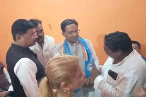 धनबाद :समीक्षा बैठक में दो कांग्रेसी नेता आपस में भिड़े