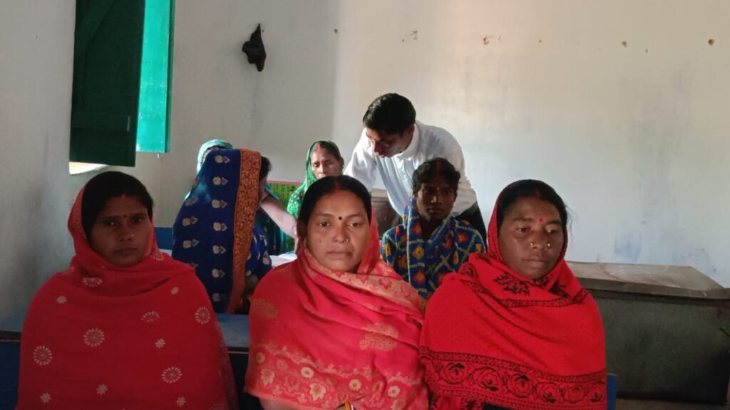 नवसृजित प्राथमिक विद्यालय कसिया में आयोजित हुई पीटीएम बैठक।