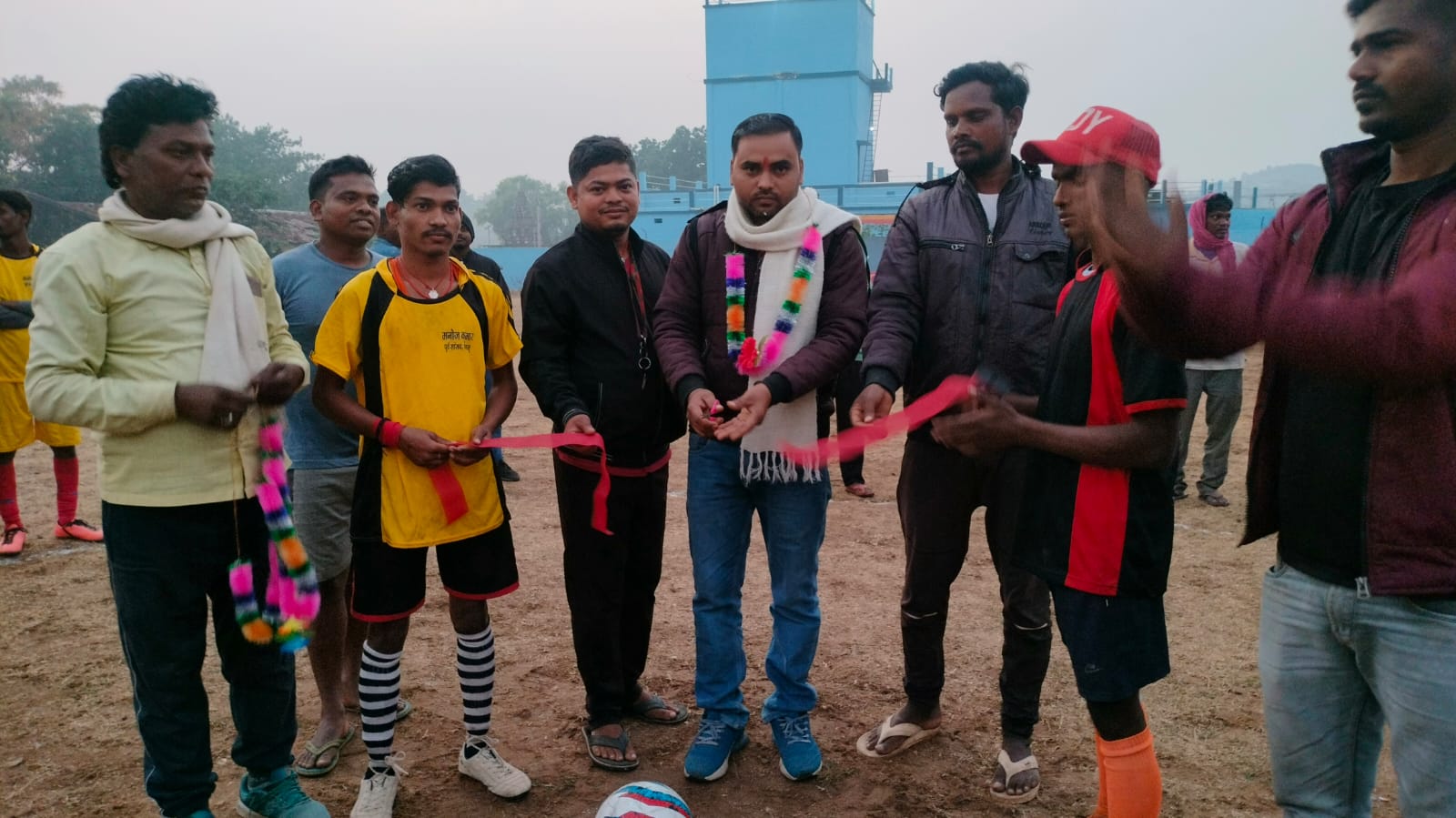 मलय डैम के नियर मुरमा फील्ड में फाइनल मैच में दुलसुलमा के टीम ने प्रथम पुरस्कार पर जमाया कब्जा
