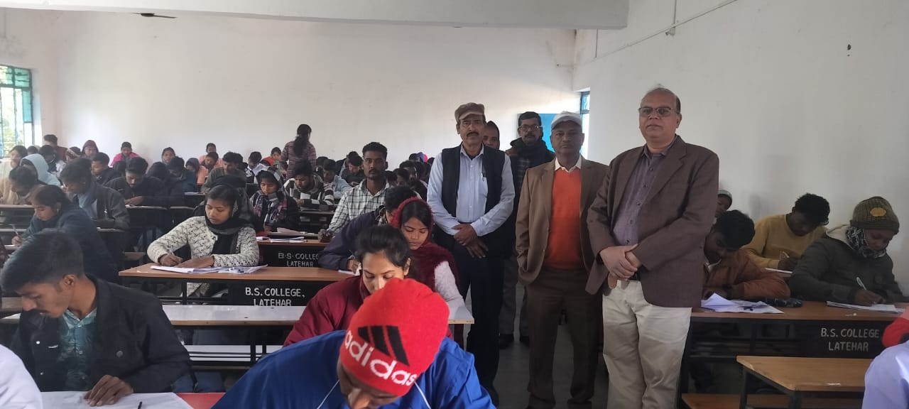 नीलाम्बर-पीताम्बर विश्वविद्यालय की उड़नदस्ता टीम ने सेमेस्टर 5 की परीक्षा का किया औचक निरीक्षण