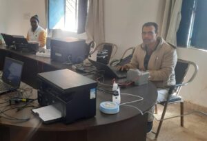 नेतरहाट पंचायत सचिवालय में आधार कार्ड बनाने और सुधार कार्य हुआ शुरू